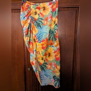 Floral skirt with ruched side - size small